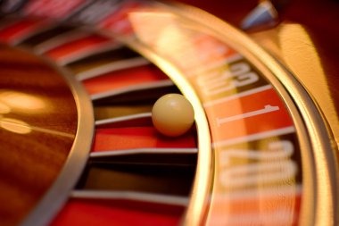 Live blackjack dealer and cards on sayapbola login table